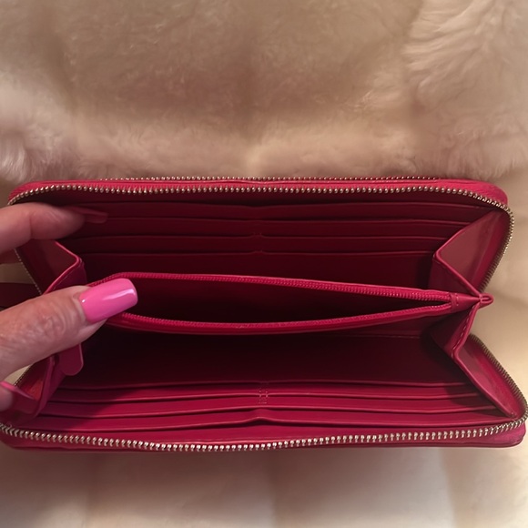 2025 💌🩷COACH HOT PINK WALLET 🩷 Double Zipper as seen. Outside zipper in front. 🩷 - Picture 7 of 8
